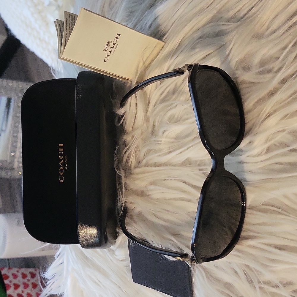 🌸🌸NEW COACH🌸🌸 Authentic Coach Black Integration Flower Sunglasses! - Picture 7 of 10